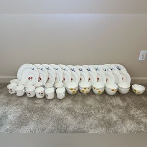 Crate & Barrel Annas Artistry Dinner Set